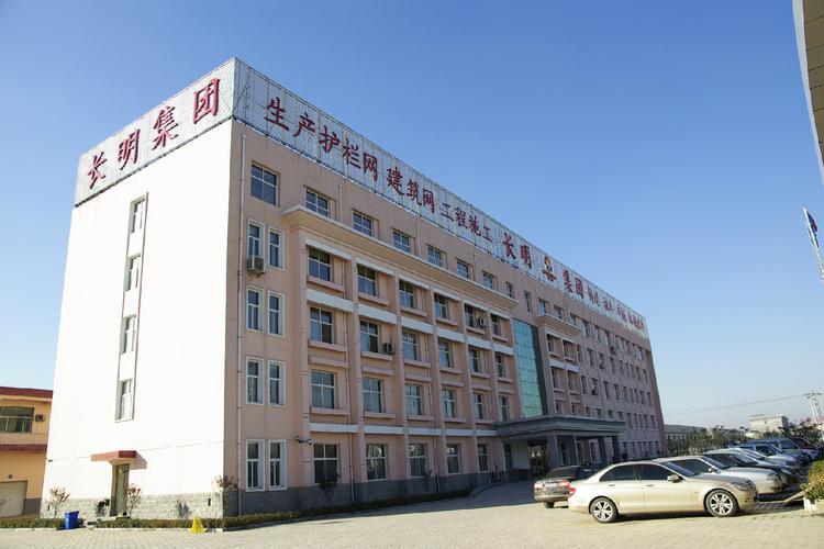 公司,經過了7300多天的日夜奮進,20年的蓬勃發展,農家院為車間,家族